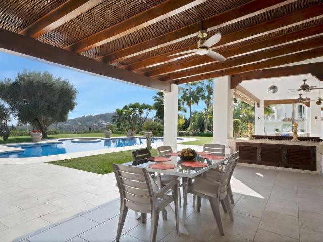 Casa de 1133 m2 en venta Nueva Andalucia, España