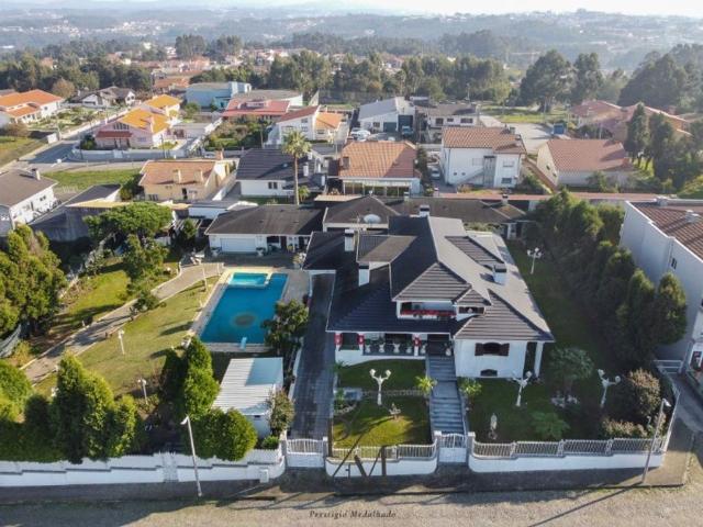 Casa de 1137 m² à venda Santa Maria da Feira, Aveiro