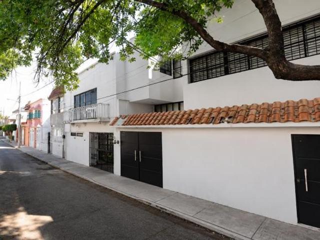 Casa de 120 m² con 4 recámaras en venta en Héroes de Churubusco