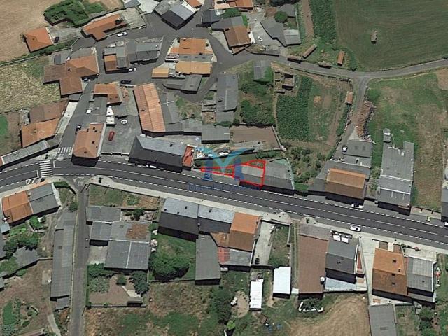 Casa de 131 m² en dos plantas con garaje y terreno en Baiñas Vimianzo