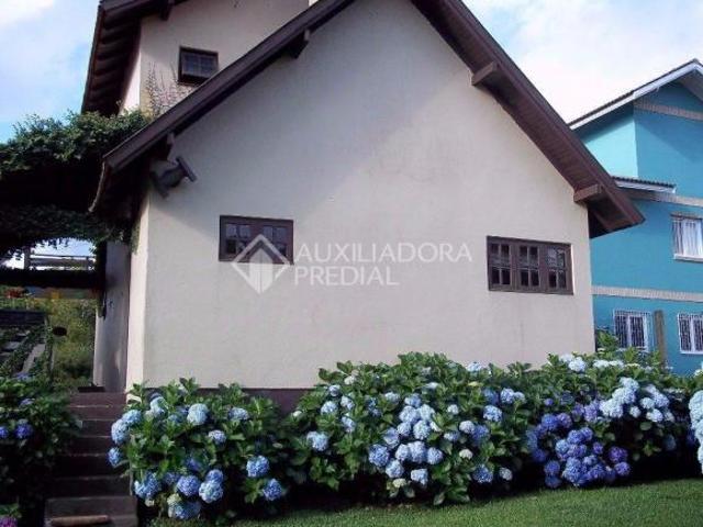 Casa de 132m² com terreno 490m próximo ao centro de Canela