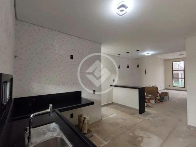 Casa de 135 m2, com 3 dormitórios sendo 1 suíte, no Condomínio Residencial Okinawa, em Hortolândia