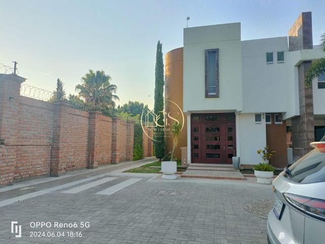 CASA DE 1380 DE TERRENO EN VENTA MICHINELAS CELAYA