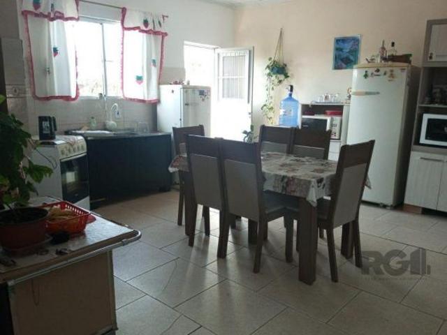 Casa de 1 dormitório, com uma garagem, bairro Rubem Berta Porto Alegre