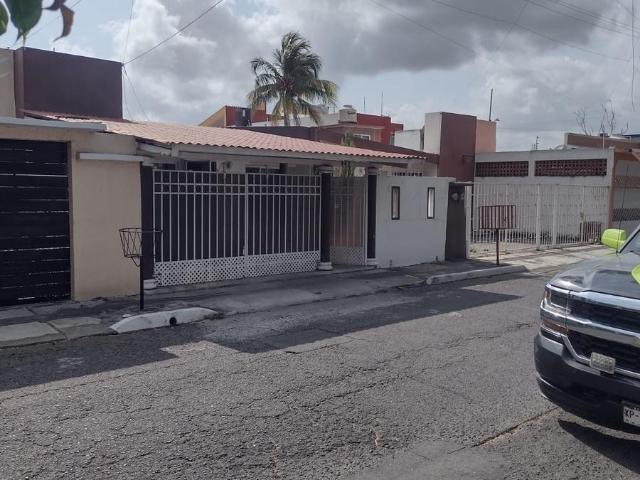 Casa de 1 nivel en venta en Flores del Valle, Veracruz, muy cerca de ejercito mexicano