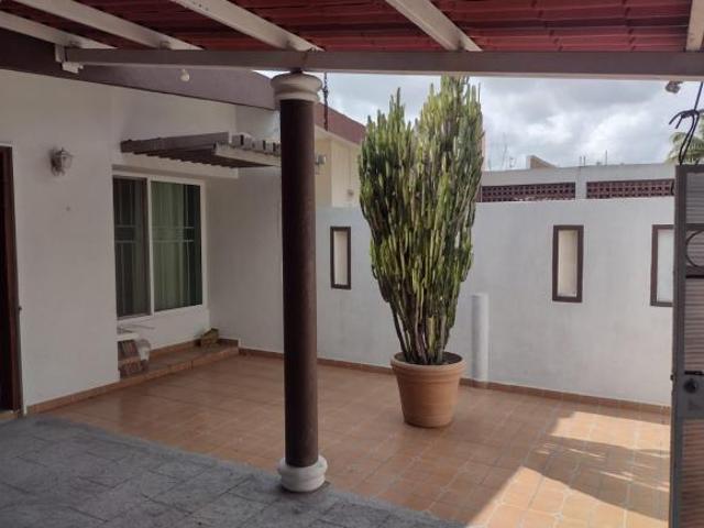 Casa de 1 nivel en venta en Flores del Valle, Veracruz, muy cerca de ejercito mexicano