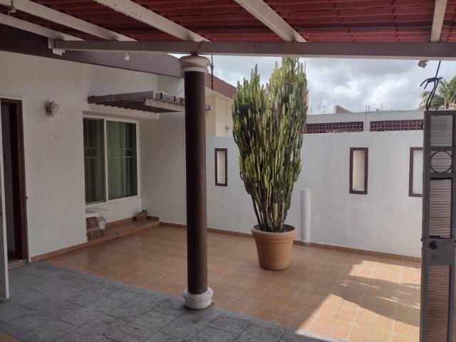 Casa de 1 nivel en venta en Flores del Valle, Veracruz, muy cerca de ejercito mexicano