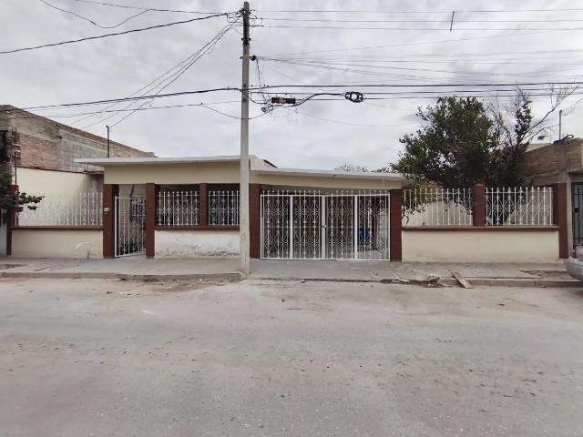 Casa de 1 piso en Lerdo antes de Periférico, 5 recámaras y 3 baños