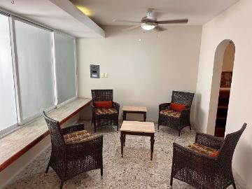 Casa de 1 piso en renta con excelentes espacios