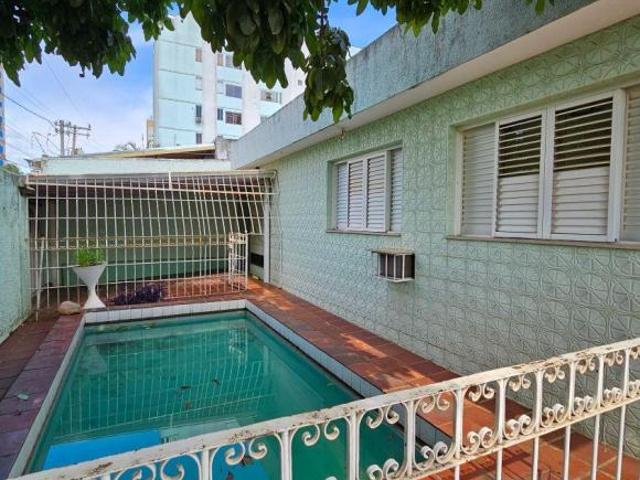 Casa de 241 m² com 3 quartos à venda no Setor Aeroporto