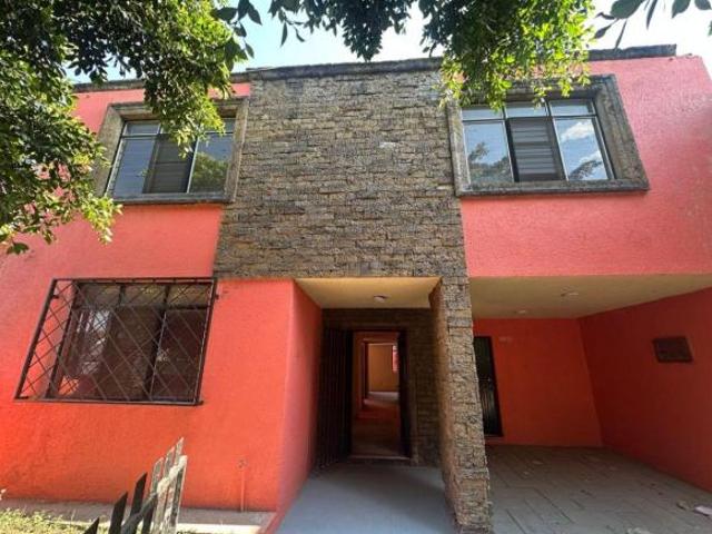 Casa de 241 m² con 5 recámaras en venta en Fraccionamiento Revolución