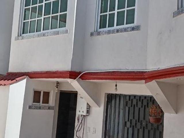 Casa de 244 m² construcción con 5 recámaras y salón de usos múltiples en venta en Valle de Chalco