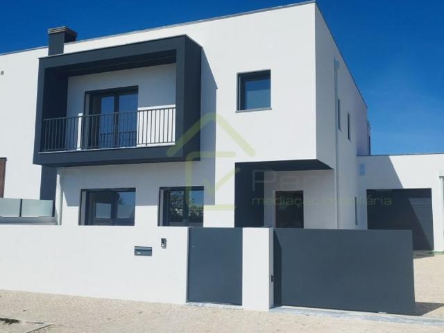 Casa de 248 m² à venda Caixeiros, Torres Vedras, Lisboa