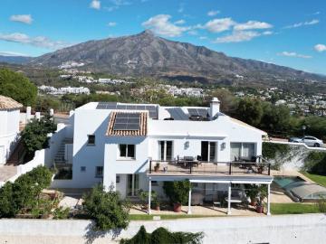 Casa de 253 m2 en venta Nueva Andalucia, Andalucía