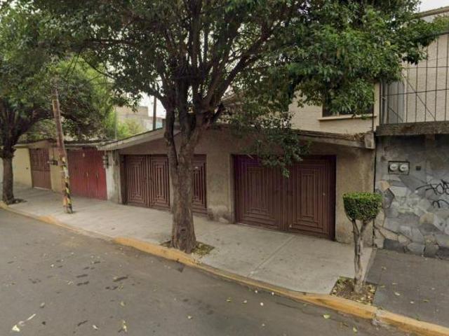 Casa de 250 m² con 4 recámaras en venta en Xaltocan