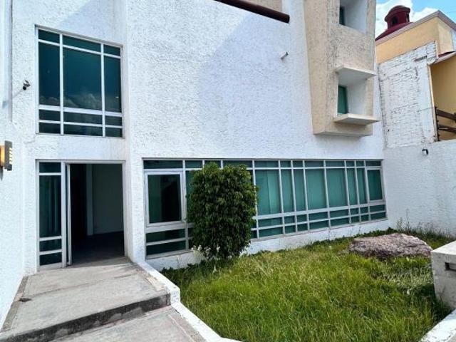 Casa de 250 m² con 3 recámaras en venta en Colinas del Cimatario