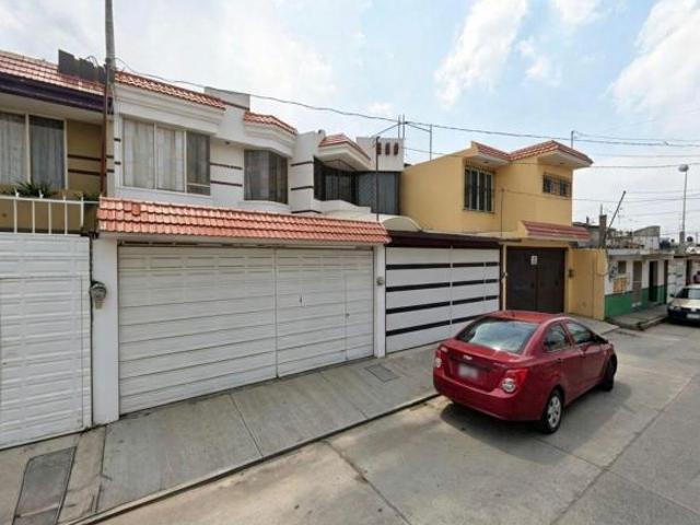 Casa de 251 m² con 3 recámaras en venta en Santa Catarina Hueyatzacoalco