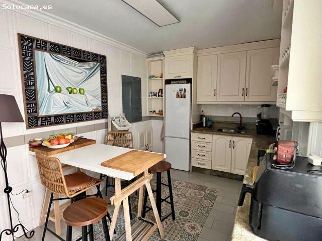 CASA DE 256 M2 REFORMADA CON PISCINA PRIVADA Y 80 M2 DE AZOTEA