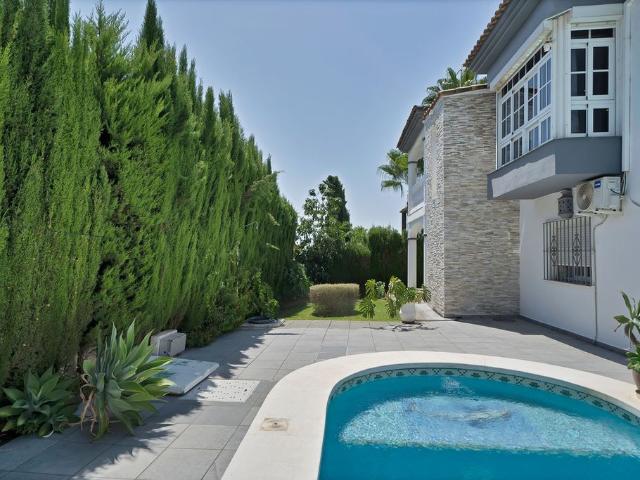 Casa de 258 m2 en venta Estepona, Andalucía
