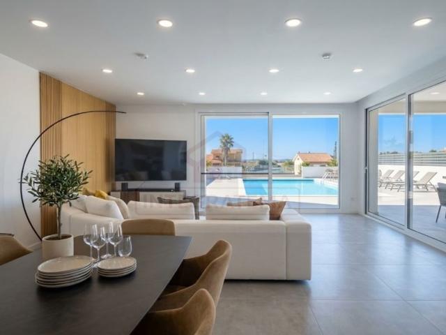 Casa de 260 m² à venda Alcobaça, Leiria