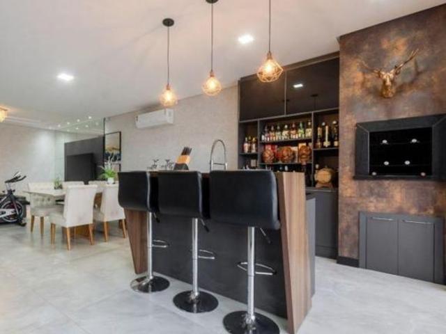 Casa de 260 m² com 3 quartos, 2 suítes, 2 vagas à venda no Amazonas