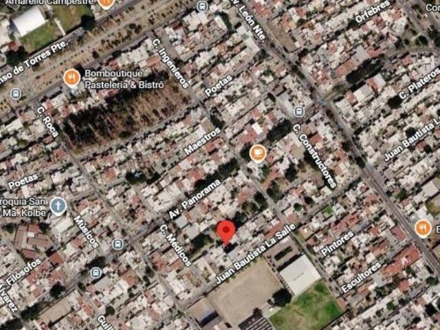 CASA DE 260 m² EN FRACCIONAMIENTO, PANORAMA, LEON — 4 RECAMARAS