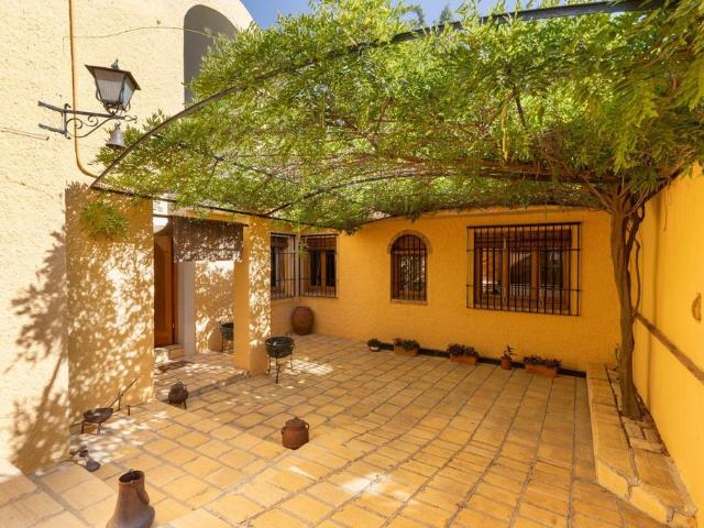 Casa de 264 m2 en venta Huétor Vega, España
