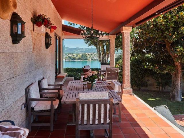Casa de 270 m2 en venta Illás Cíes 17, Baiona, Galicia