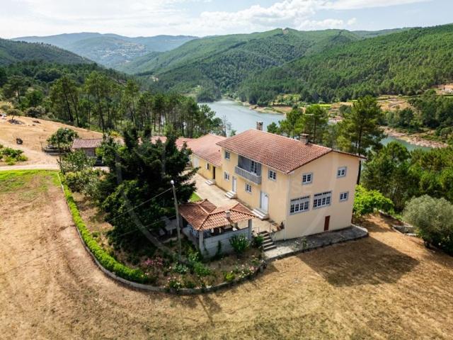 Casa de 270 m² à venda Vila Pouca de Aguiar, Vila Real