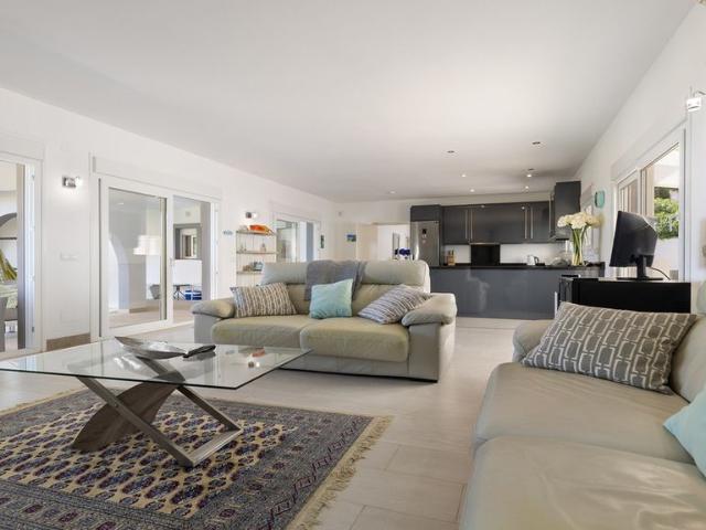 Casa de 271 m2 en venta Manilva, Andalucía