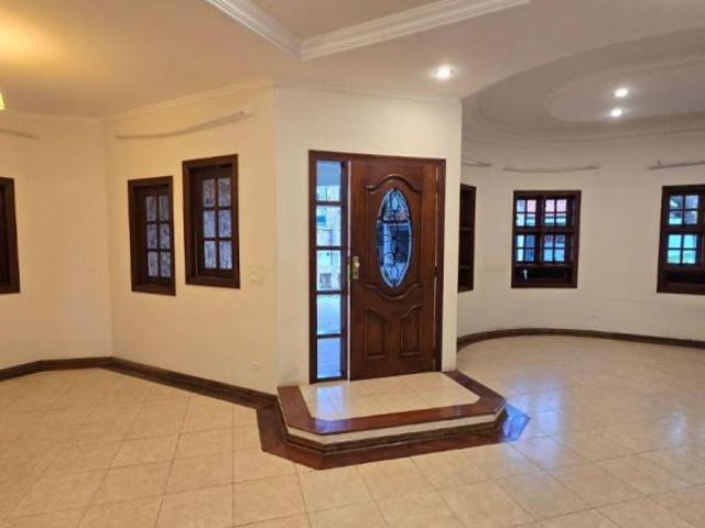 Casa de 275 m² com 4 quartos à venda em Granja Olga I