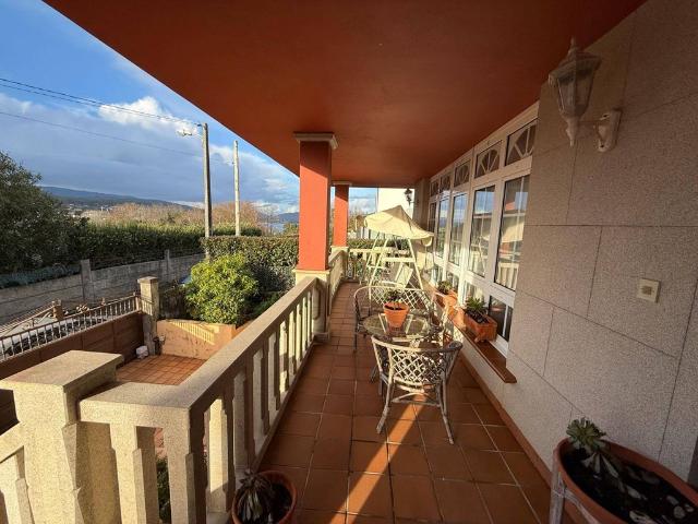 Casa de 279 m2 en venta Boiro, Galicia