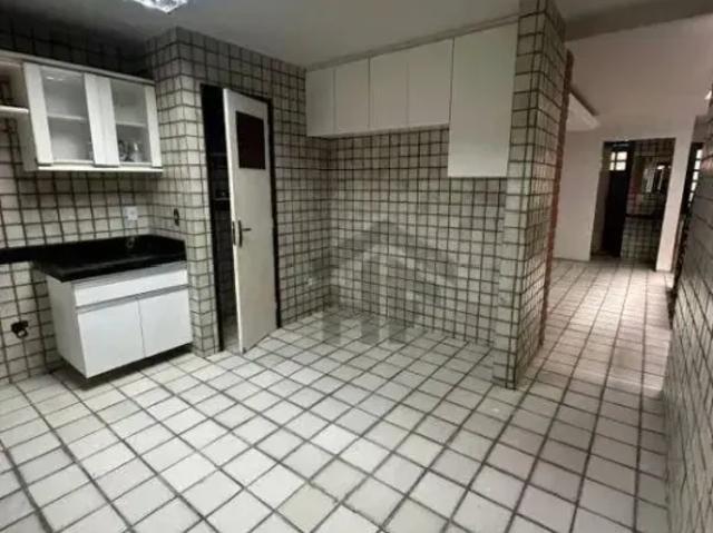 Casa de 279m² para alugar, com 5 quartos 3 suítes, localizada em Boa Viagem, Recife Pernambuco