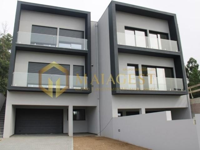 Prestigiosa casa de 280 m² à venda Santa Maria da Feira, Aveiro