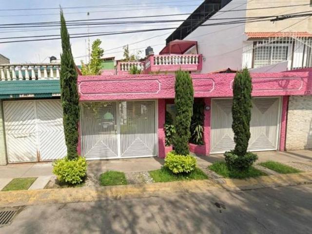 Casa de 280 m² con 4 recámaras en venta en Bosques de Aragón