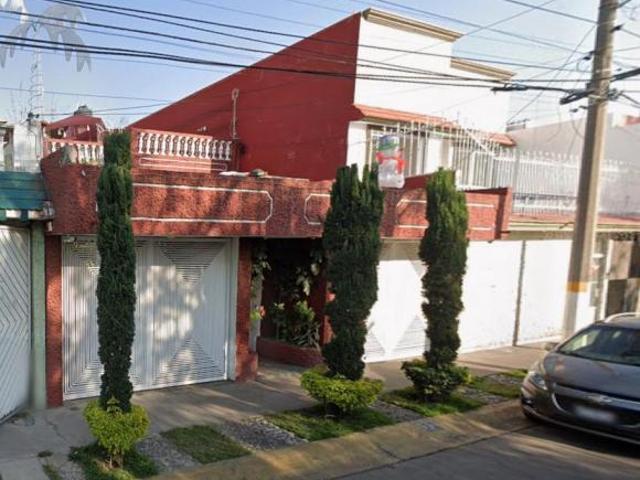 Casa de 280 m² con 4 recámaras en venta en Bosques de Aragón