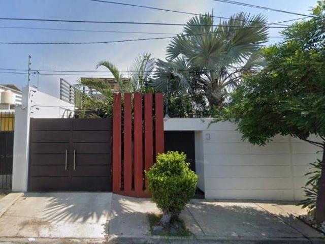Casa de 280 m² con 4 recámaras en venta en Lázaro Cárdenas