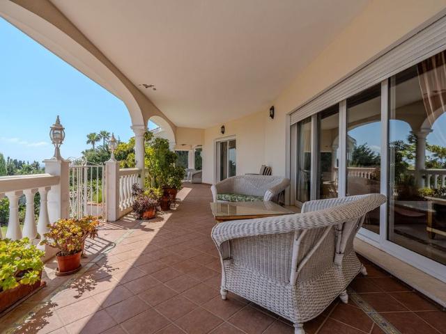 Casa de 282 m2 en venta Estepona, Andalucía