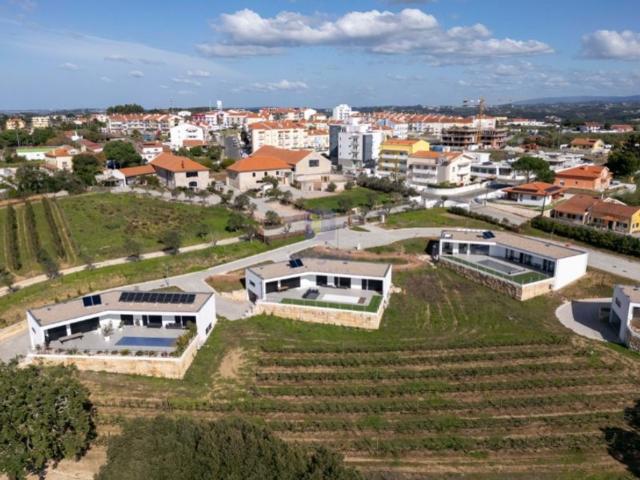 Casa de 282 m² à venda Caldas da Rainha, Leiria