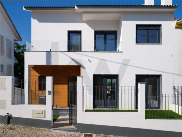 Casa de 285 m² à venda Seixal, Setúbal