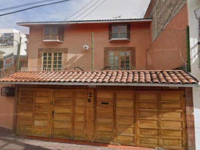 Casa de 285 m² con 4 recámaras en venta en Paseos de Churubusco