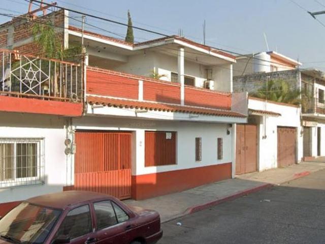 Casa de 285 m² con 4 recámaras en venta en Pueblo Lomas del Carril