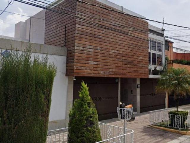 Casa de 290 m² con 4 recámaras en venta en Ciudad Satélite