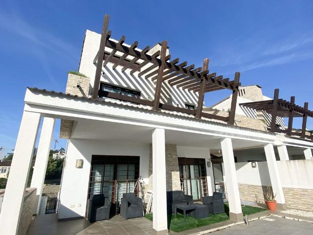 Casa de 291 m2 en venta Estepona, Andalucía