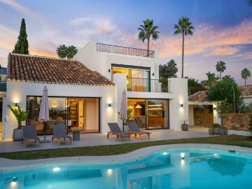 Casa de 294 m2 en venta Nueva Andalucia, Andalucía
