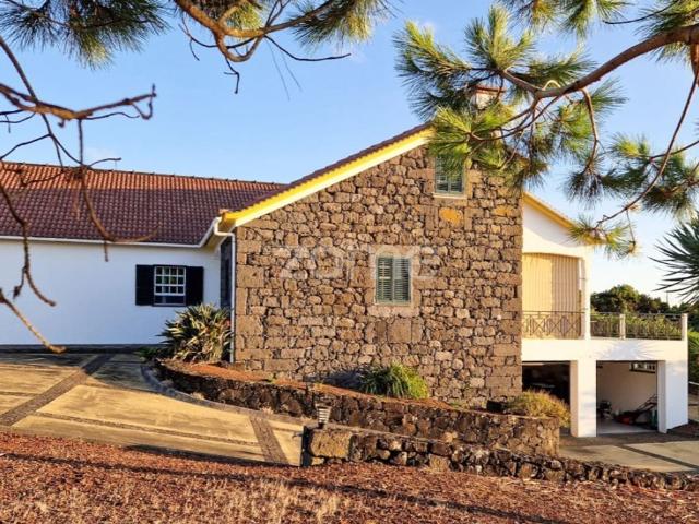 Casa de 296 m² à venda Madalena, Açores