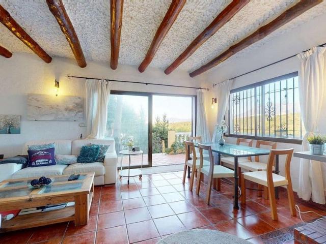 Casa de 200 m2 en venta El Rosario, Marbella, Andalucía