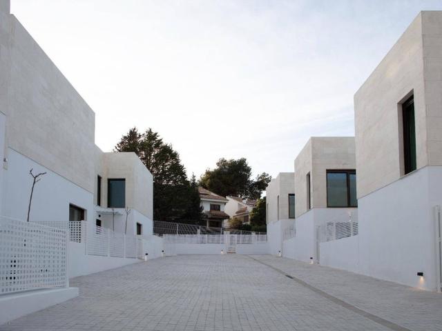 Casa de 200 m2 en alquiler Rocafort, Comunidad Valenciana