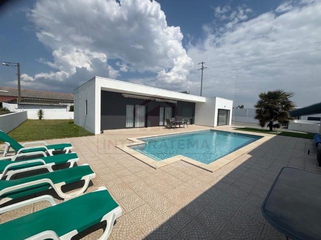 Casa de 200 m² à venda Alcobaça, Leiria