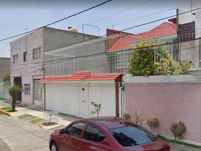 Casa de 200 m² con 4 recámaras en venta en Valle Ceylán
